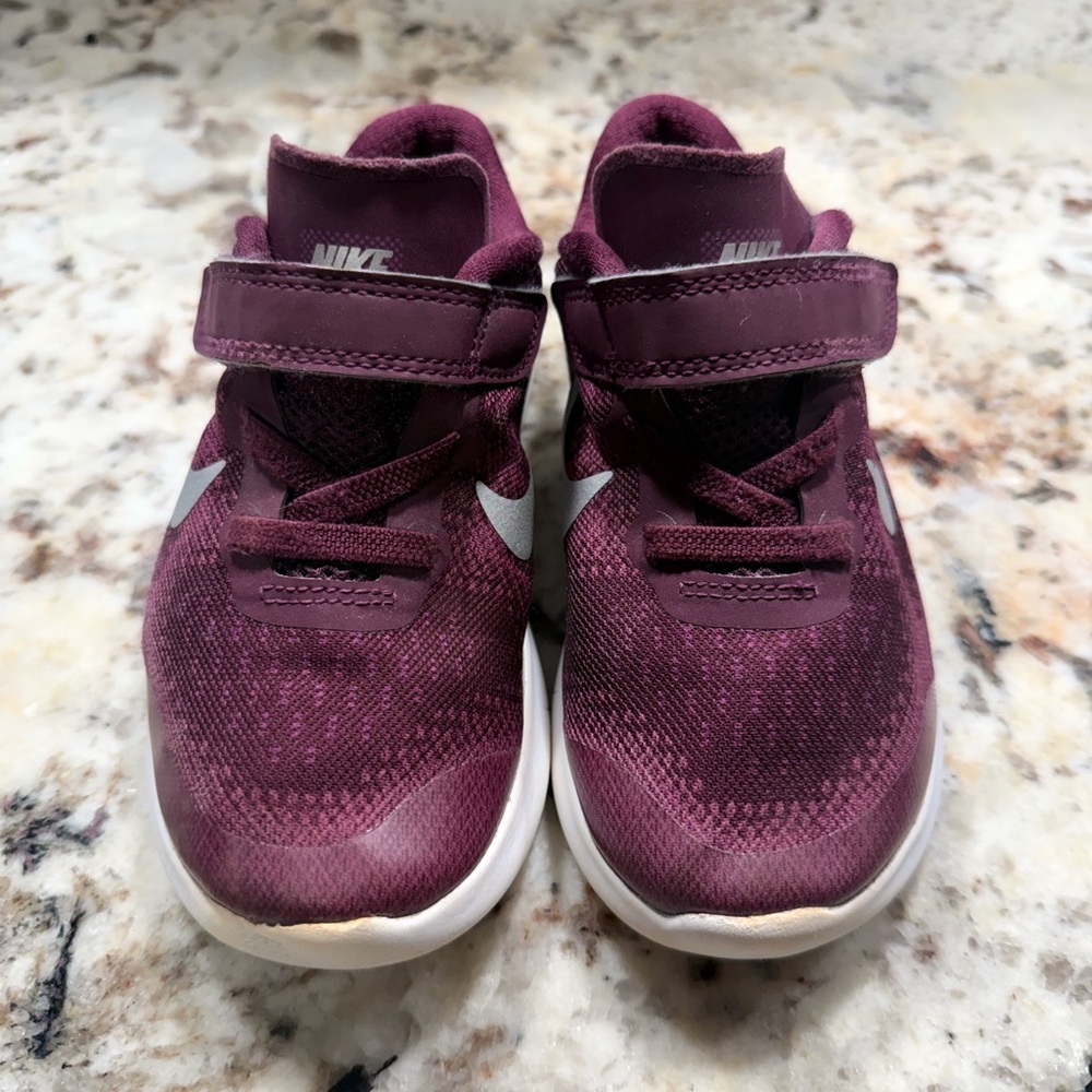 Nike free run Kids Sneakers in Burgundy red and White soft